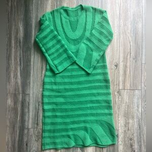 Two tone green knit wavy patterned dress